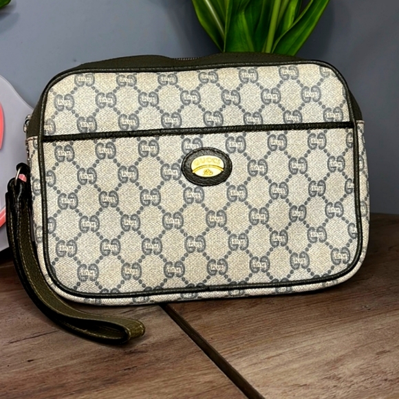 Gucci Plus Authentic Clutch/Wristlet EUC - Picture 1 of 13